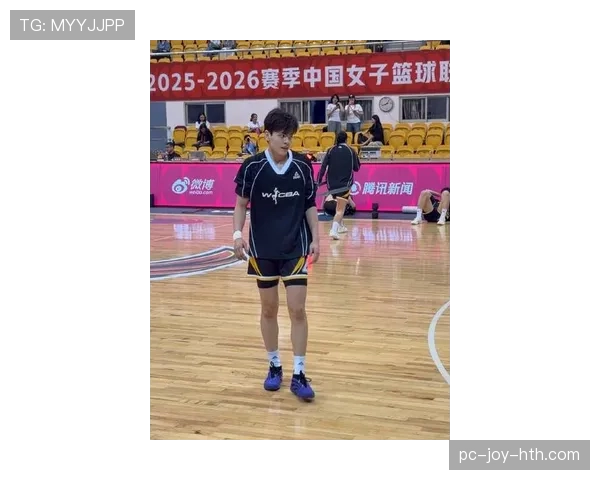 杨舒予训练完直接啃鸡腿?这自律人设有点扛不住啊